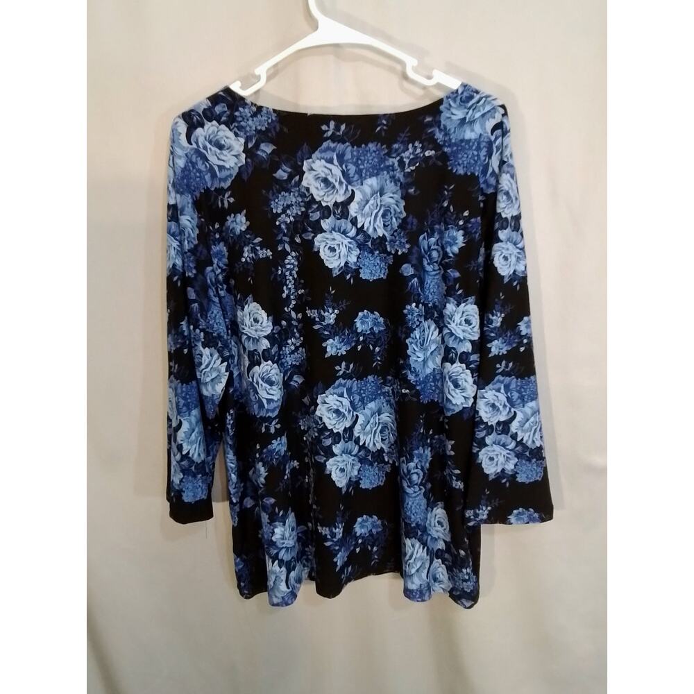 JM Collection blue and navy floral top. - Picture 4 of 6